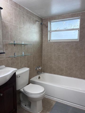 7820 NE Bayshore Ct 104, Miami, FL 33138