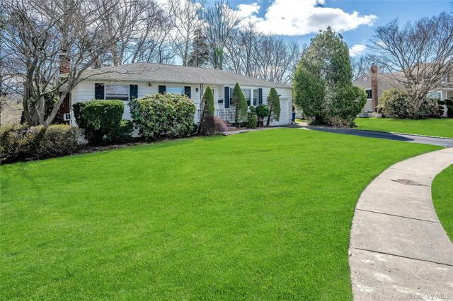 5 Vegas Court, Plainview, NY 11803