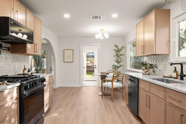 12036 Lincolnshire DR, Austin, TX 78758