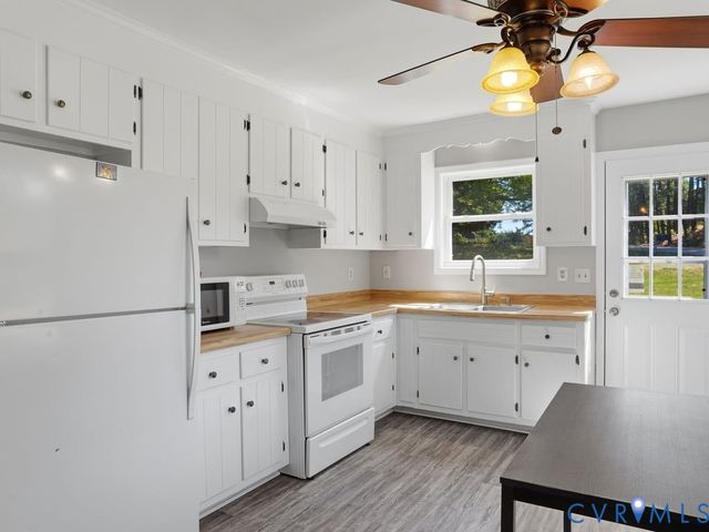 2109 Providence Pl, North Chesterfield, VA 23236