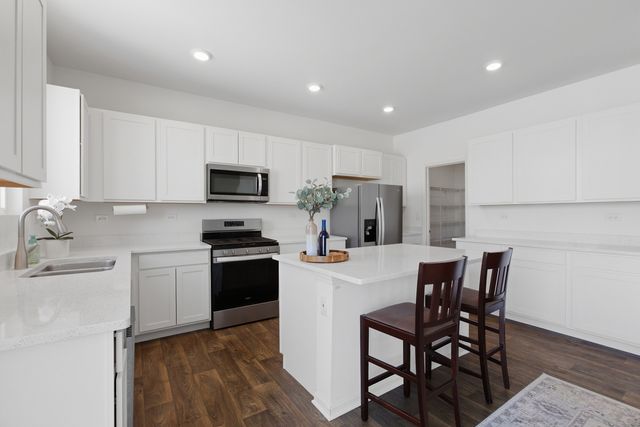 2006 Serenity Lane, Woodstock, IL 60098