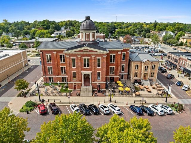 2006 Serenity Lane, Woodstock, IL 60098