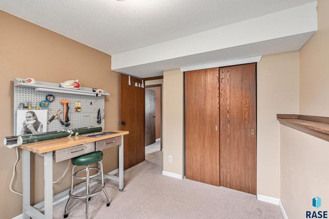 5909 W Bakker Park Dr, Sioux Falls, SD 57106
