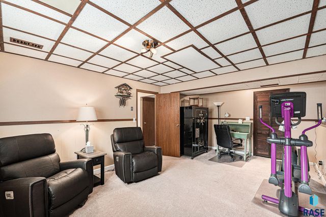 5909 W Bakker Park Dr, Sioux Falls, SD 57106