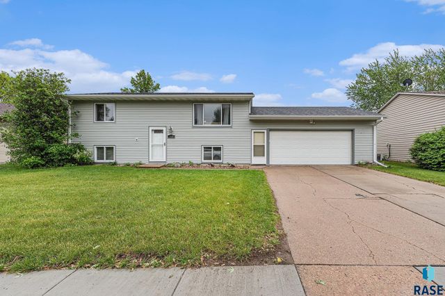 5909 W Bakker Park Dr, Sioux Falls, SD 57106