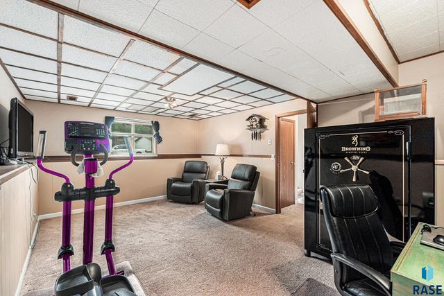 5909 W Bakker Park Dr, Sioux Falls, SD 57106
