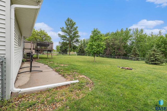 5909 W Bakker Park Dr, Sioux Falls, SD 57106