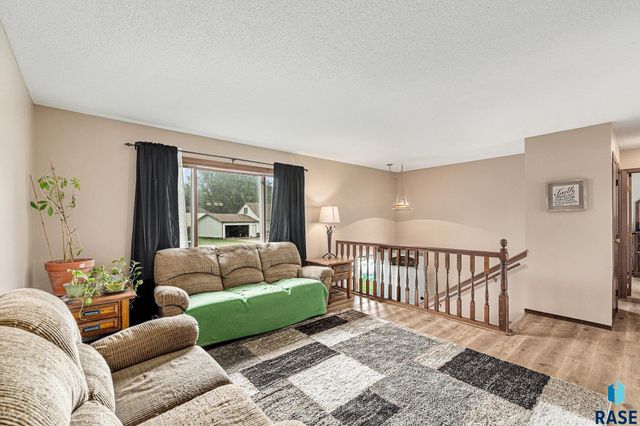 5909 W Bakker Park Dr, Sioux Falls, SD 57106