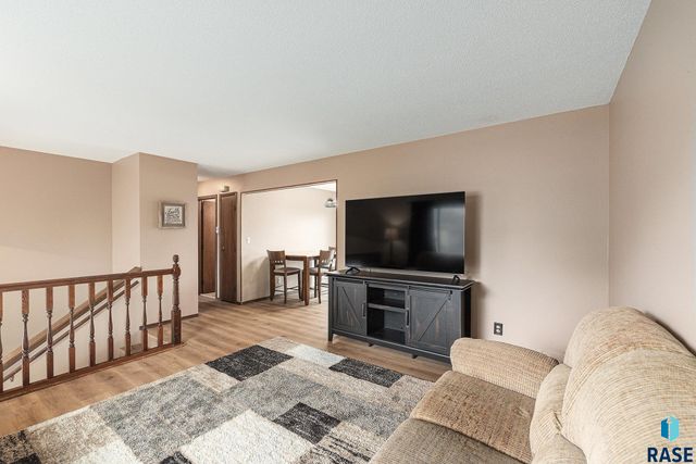5909 W Bakker Park Dr, Sioux Falls, SD 57106