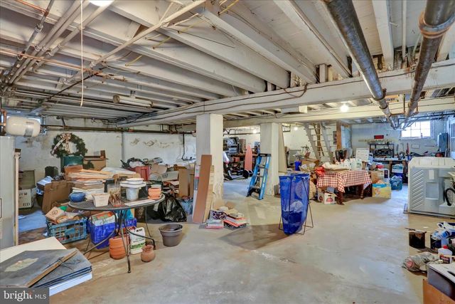 1810 HOLLY RD, Reading, PA 19602