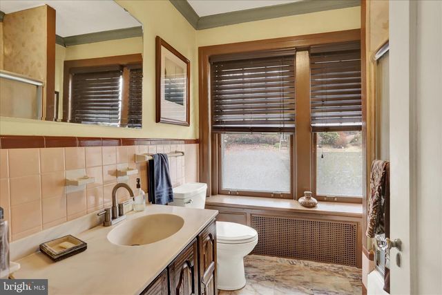 1810 HOLLY RD, Reading, PA 19602