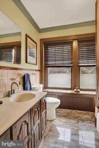 1810 HOLLY RD, Reading, PA 19602