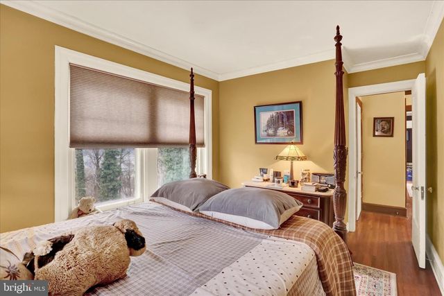 1810 HOLLY RD, Reading, PA 19602