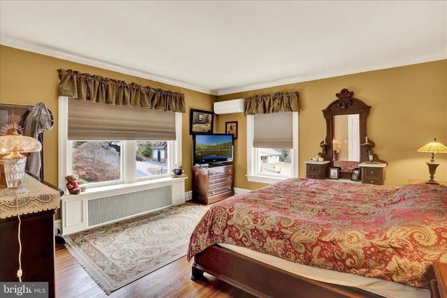 1810 HOLLY RD, Reading, PA 19602