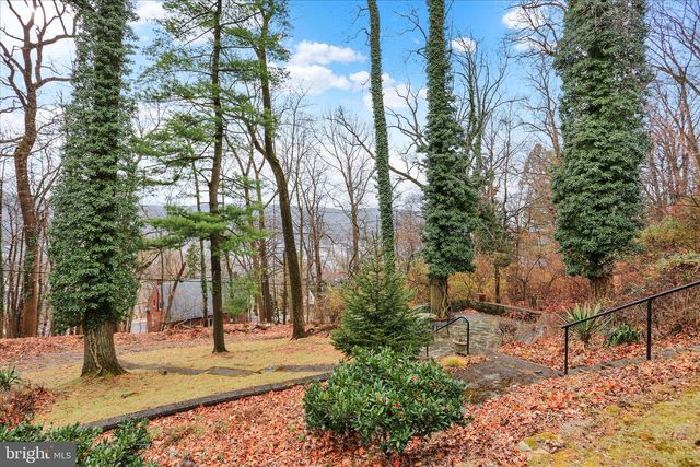 1810 HOLLY RD, Reading, PA 19602