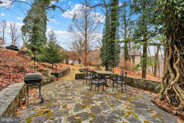 1810 HOLLY RD, Reading, PA 19602