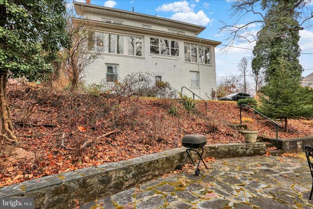 1810 HOLLY RD, Reading, PA 19602