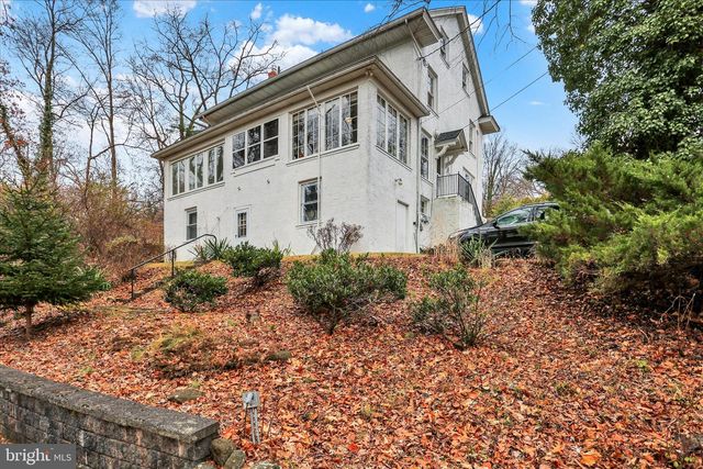 1810 HOLLY RD, Reading, PA 19602