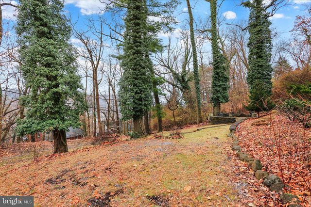 1810 HOLLY RD, Reading, PA 19602