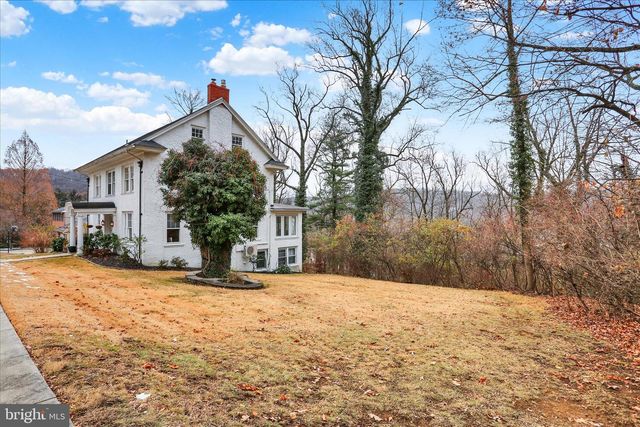 1810 HOLLY RD, Reading, PA 19602