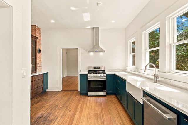 902 W Hopkins ST, San Marcos, TX 78666