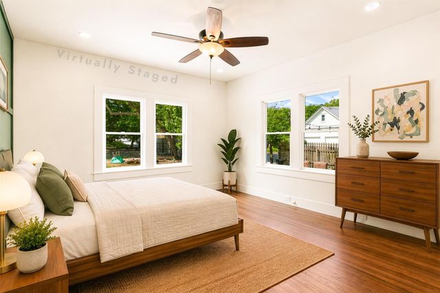 902 W Hopkins ST, San Marcos, TX 78666