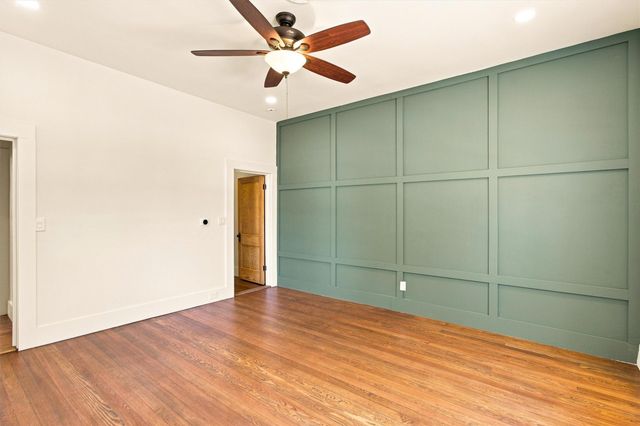 902 W Hopkins ST, San Marcos, TX 78666