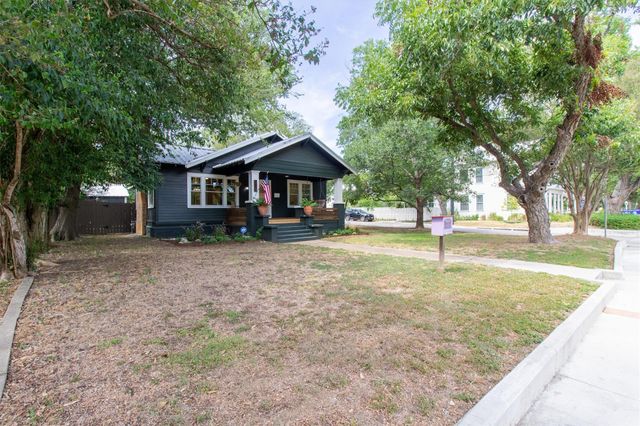 902 W Hopkins ST, San Marcos, TX 78666