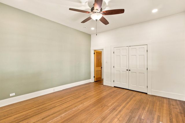 902 W Hopkins ST, San Marcos, TX 78666
