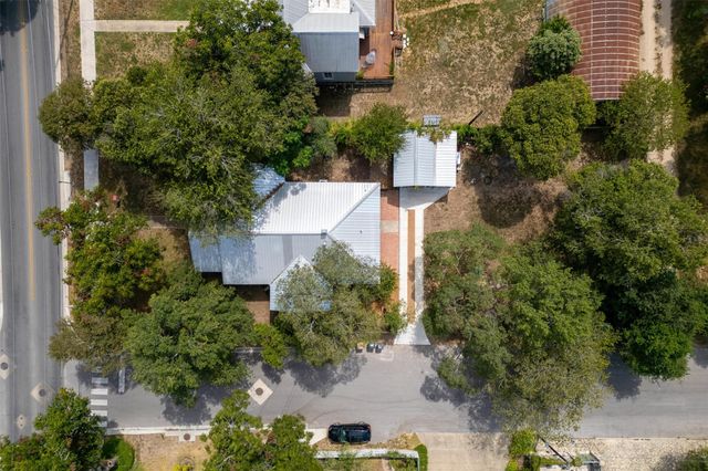 902 W Hopkins ST, San Marcos, TX 78666