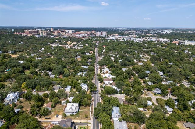 902 W Hopkins ST, San Marcos, TX 78666