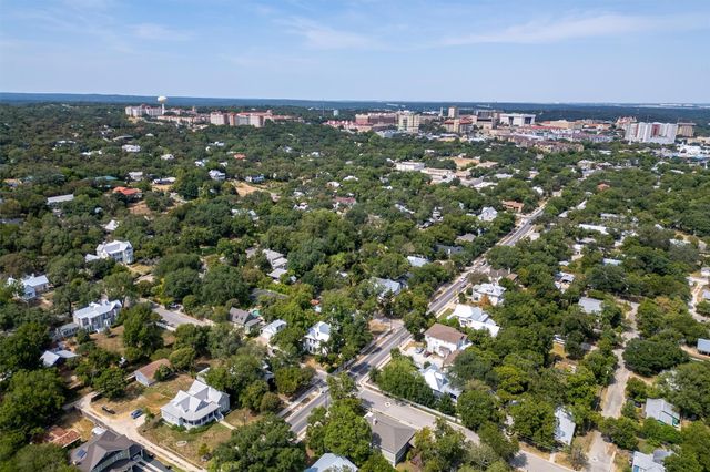 902 W Hopkins ST, San Marcos, TX 78666