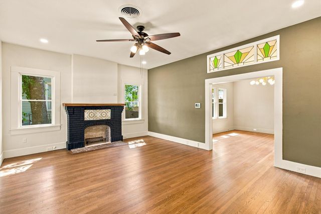902 W Hopkins ST, San Marcos, TX 78666