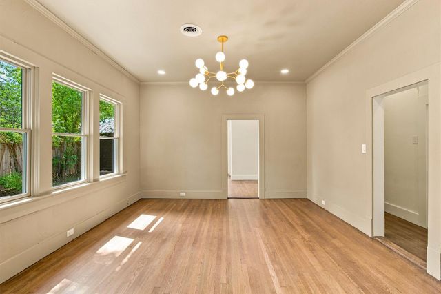 902 W Hopkins ST, San Marcos, TX 78666