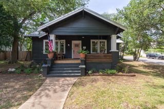 902 W Hopkins ST, San Marcos, TX 78666