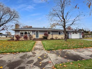 2122 S 3rd Avenue, Escanaba, MI 49829