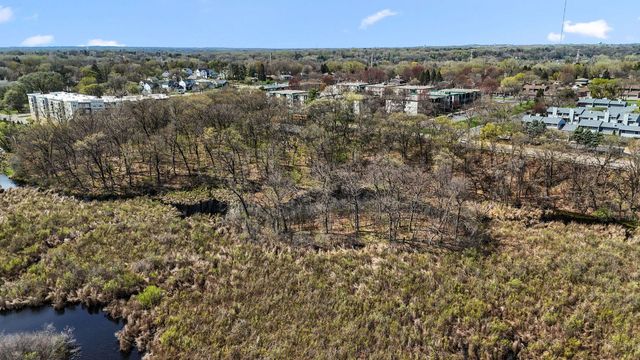 556 County Road C W, Roseville, MN 55113