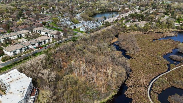 556 County Road C W, Roseville, MN 55113