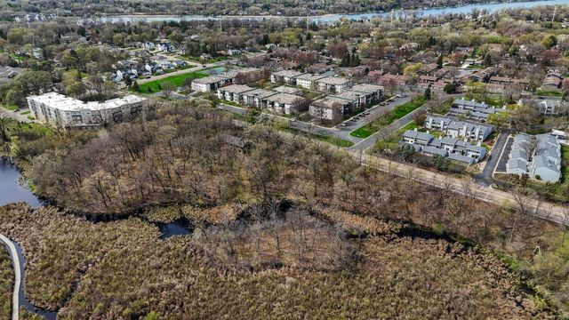 556 County Road C W, Roseville, MN 55113