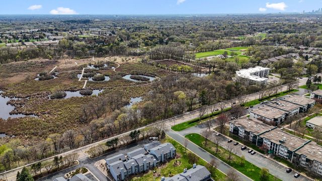 556 County Road C W, Roseville, MN 55113