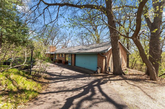 556 County Road C W, Roseville, MN 55113