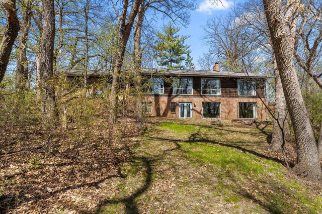 556 County Road C W, Roseville, MN 55113