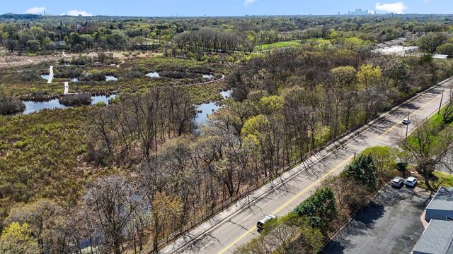 556 County Road C W, Roseville, MN 55113