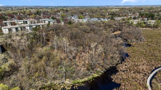 556 County Road C W, Roseville, MN 55113