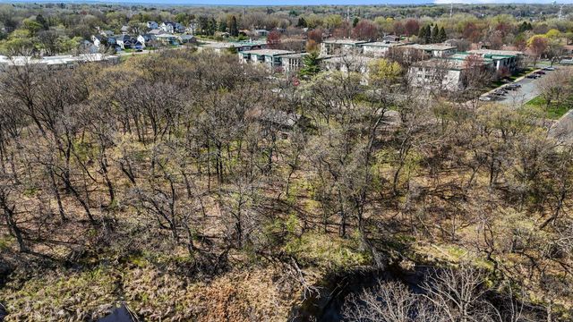 556 County Road C W, Roseville, MN 55113