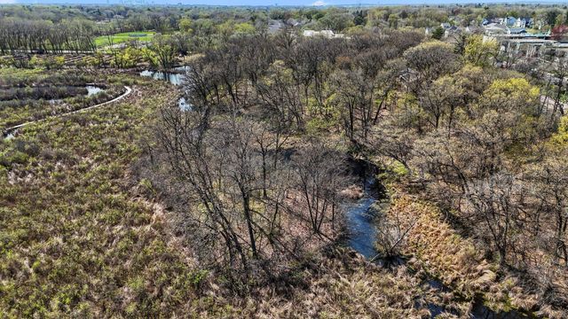 556 County Road C W, Roseville, MN 55113