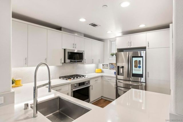 3275 5th Ave 404, San Diego, CA 92103