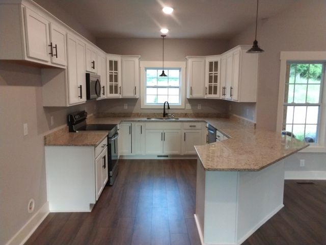 2006 McMahan Hollow Rd, Pleasant View, TN 37146