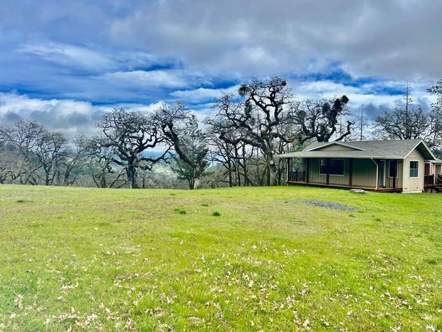 8401 Brandywine Dr, Ukiah, CA 95482