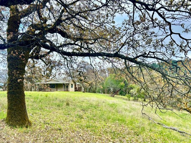 8401 Brandywine Dr, Ukiah, CA 95482